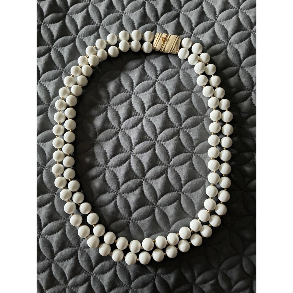 White Plastic Beaded Necklace Gold Tone Box Clasp Ball/Bead Chain